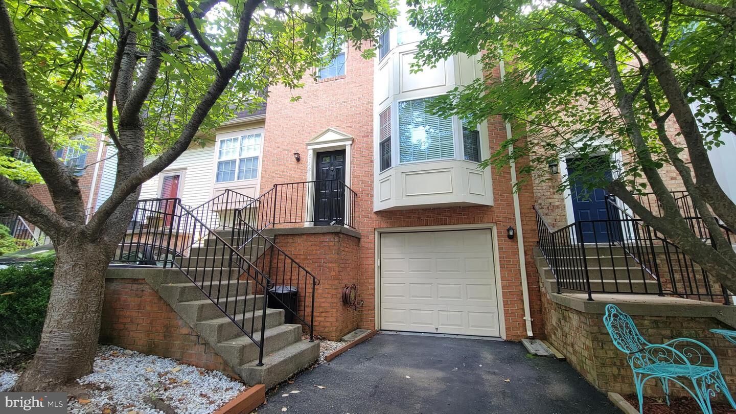 Property Photo:  6178 Forest Creek Court  VA 22152 