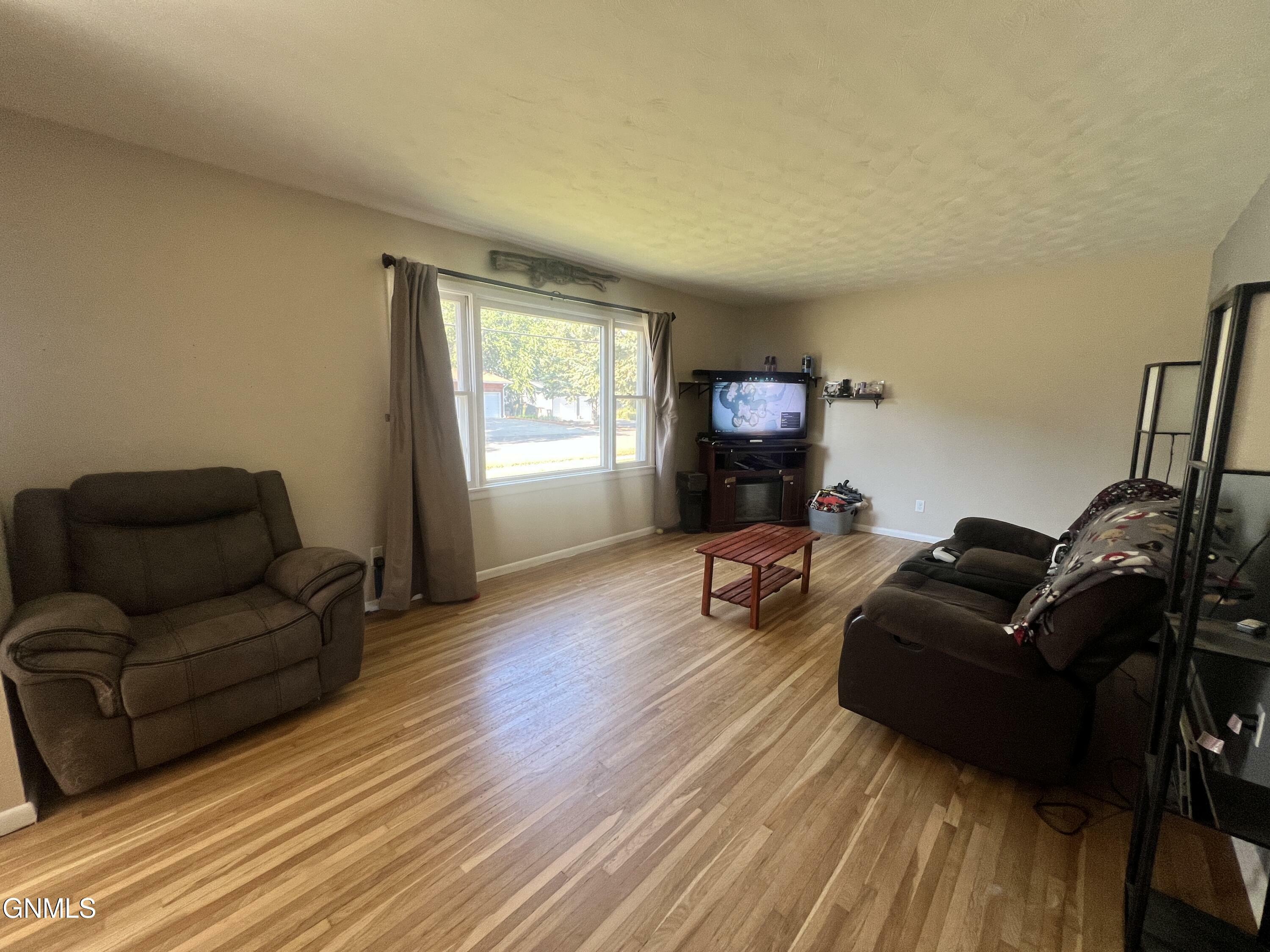 Property Photo:  2 18th Avenue SE  ND 58701 