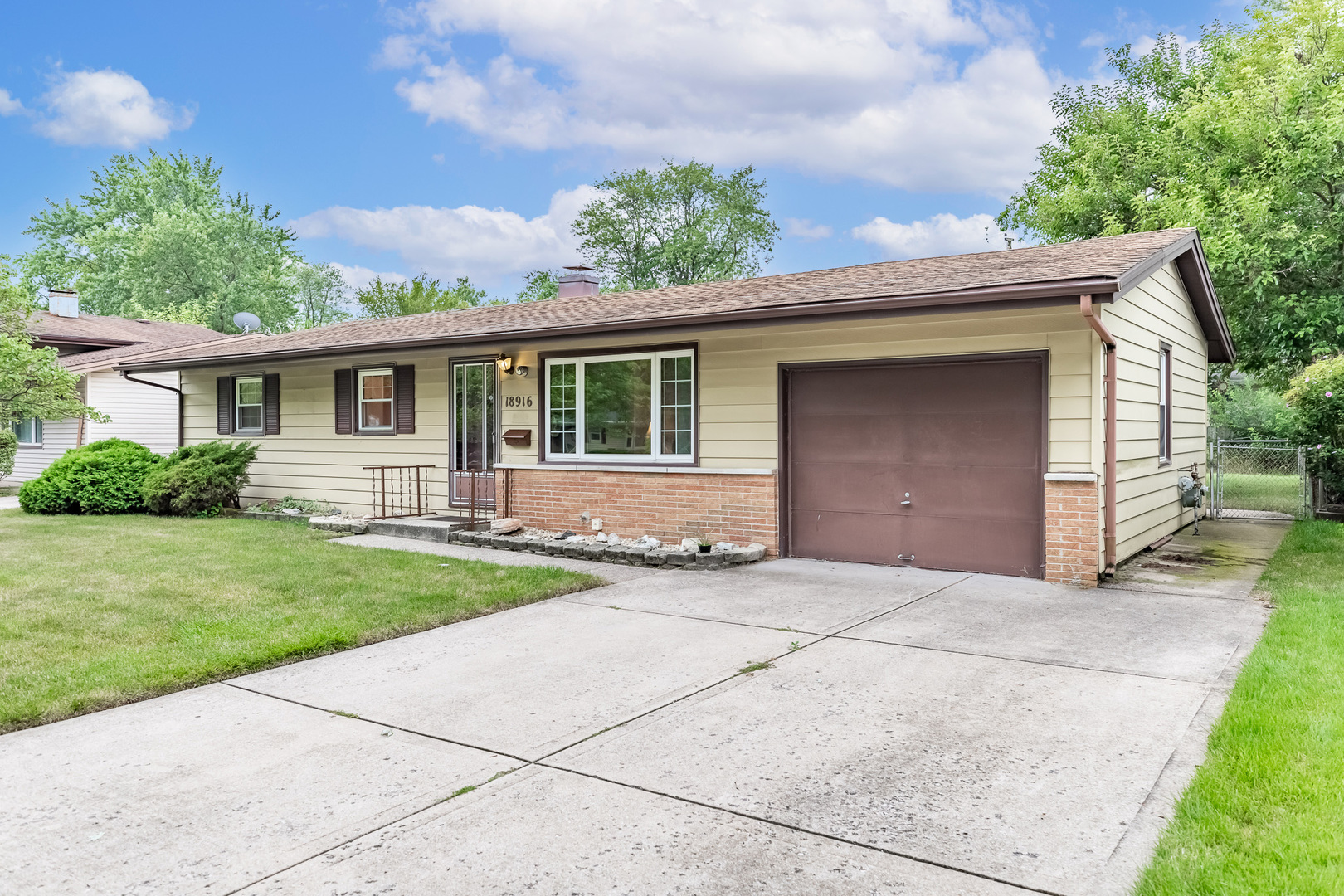 Property Photo:  18916 Greenbay Avenue  IL 60438 