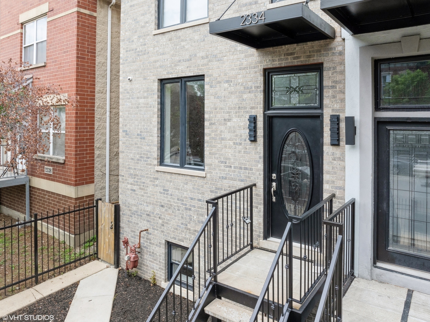 Property Photo:  2334 W Warren Boulevard  IL 60612 