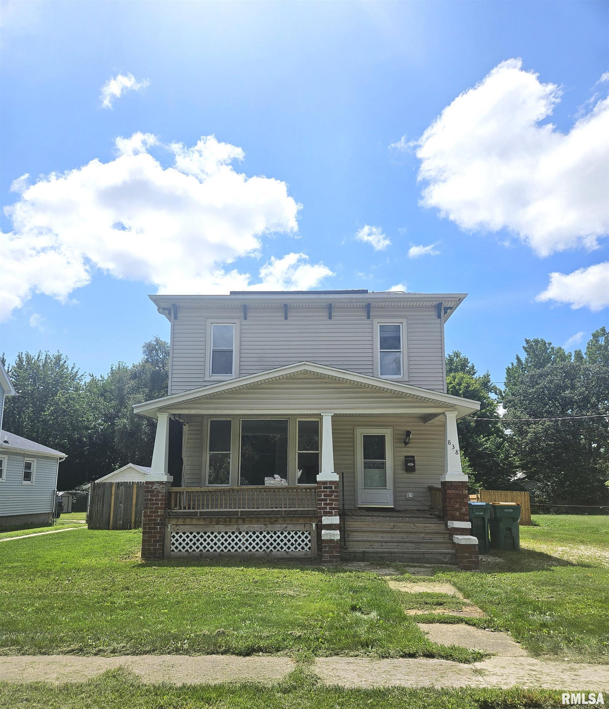 Property Photo: 838 E Brooks Street IL 61401
