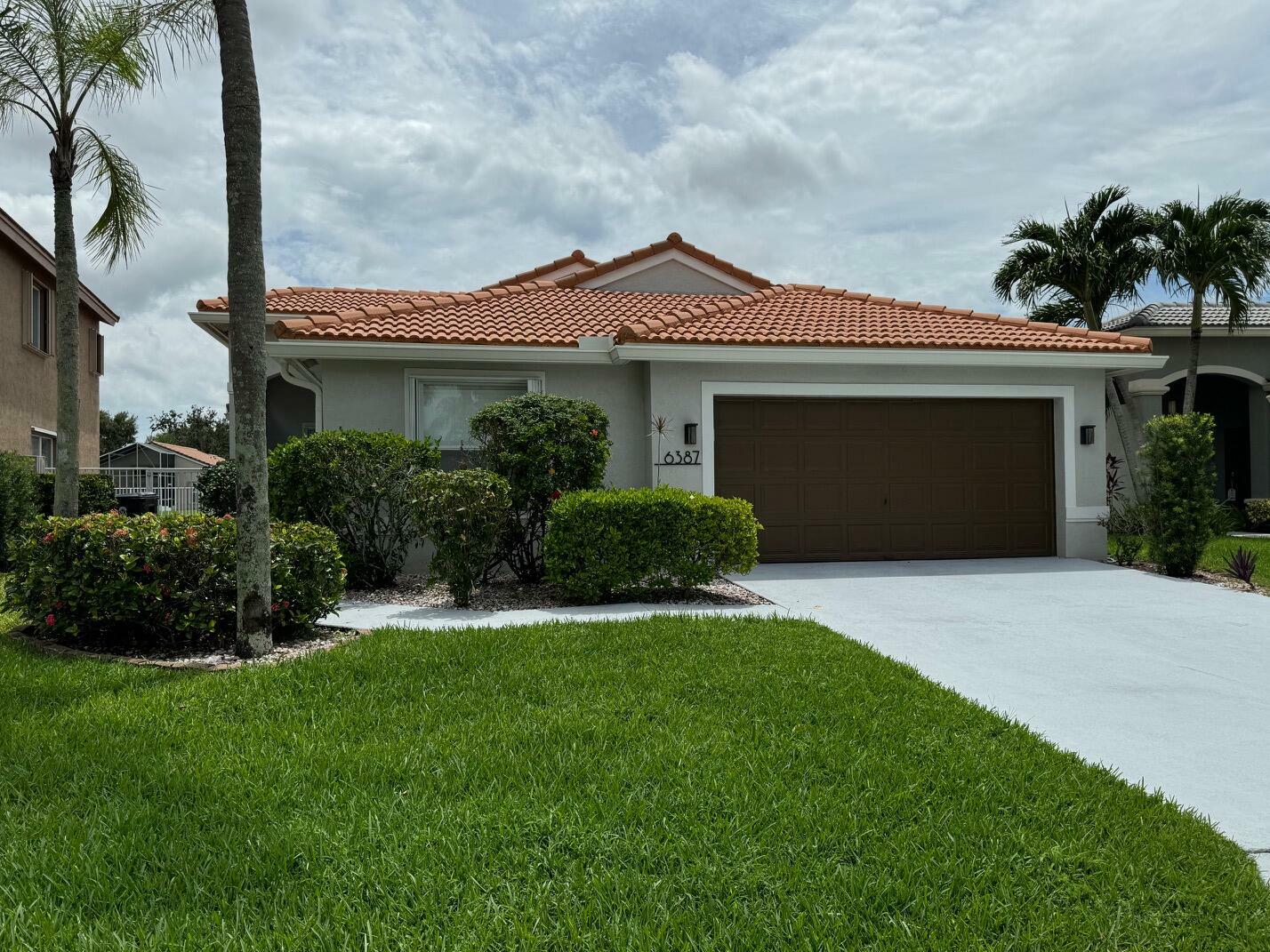 Property Photo:  6387 Grand Cypress Circle  FL 33463 