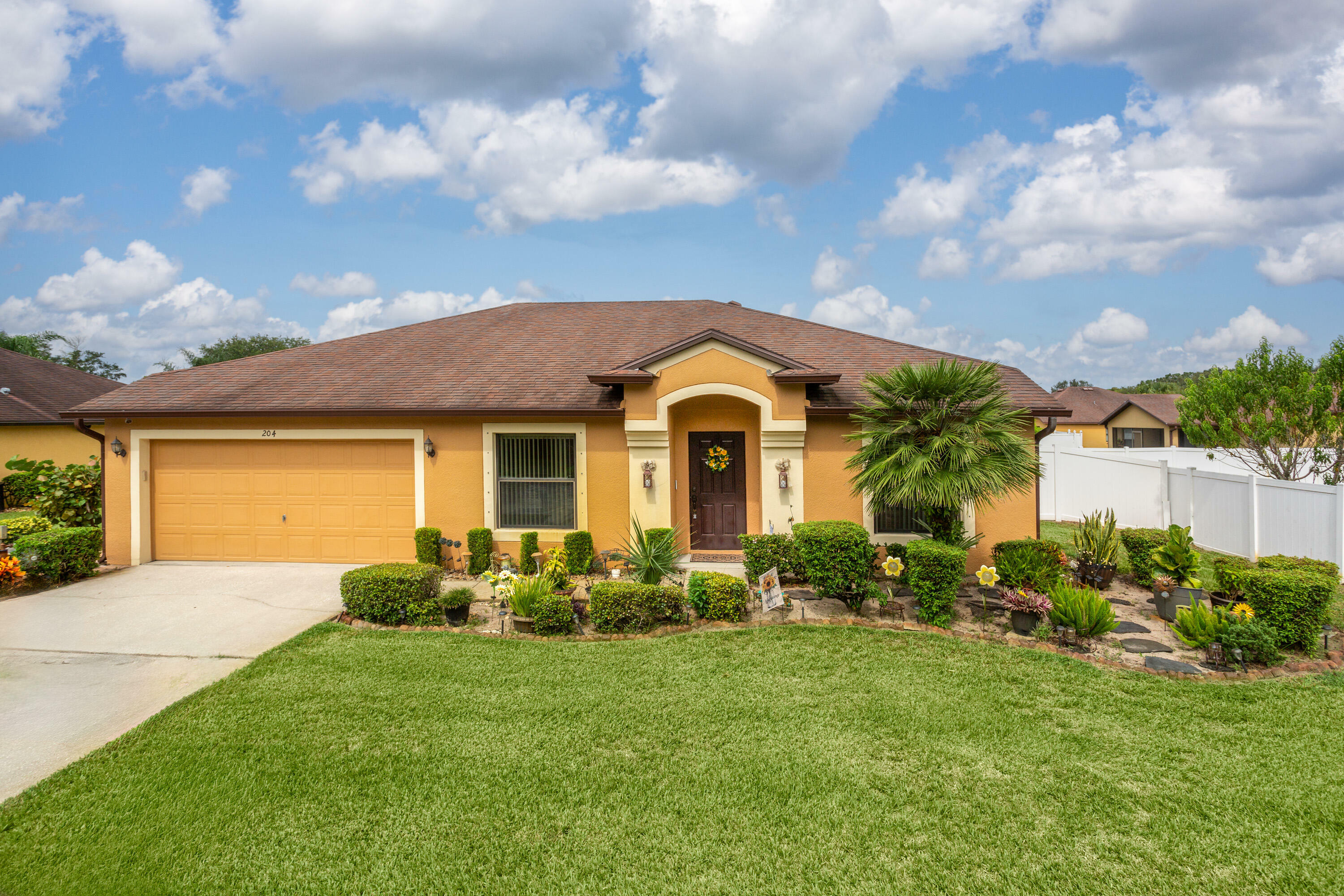 Property Photo:  204 Reading Avenue  FL 32796 