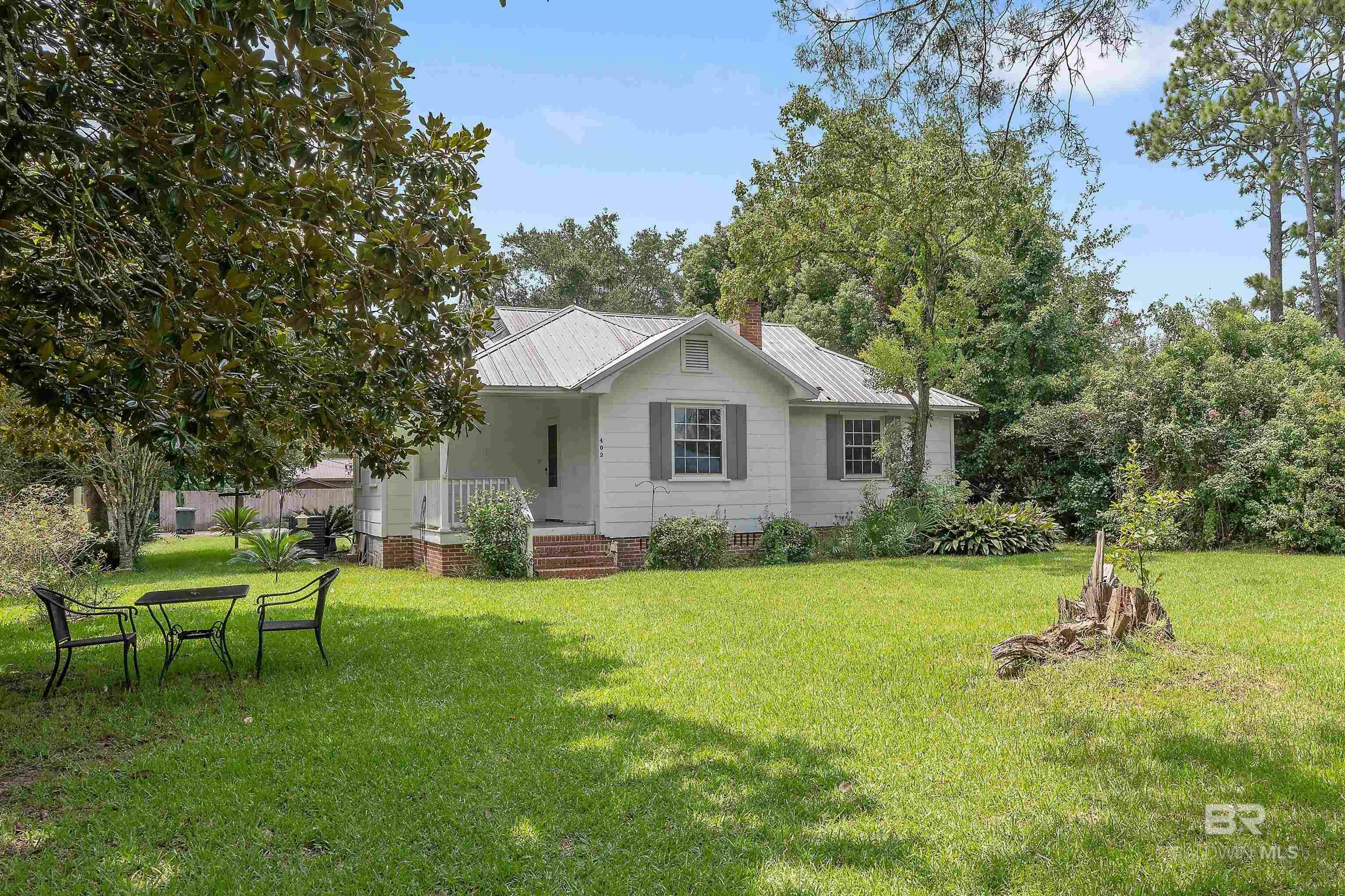 Property Photo:  402 E Orange Avenue  AL 36535 