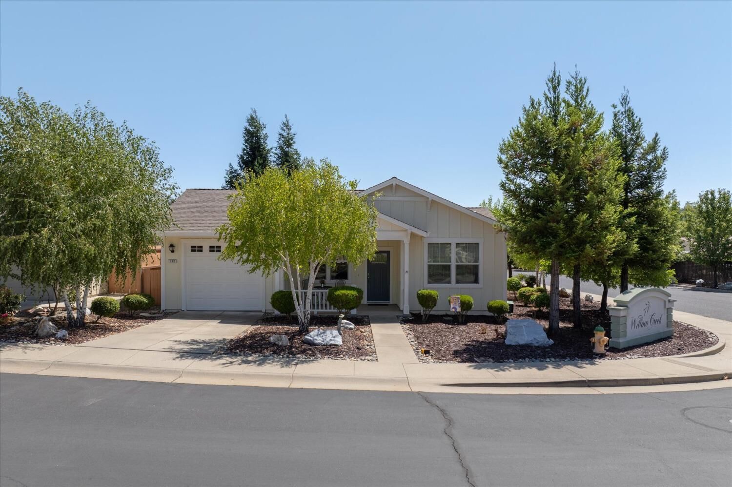 Property Photo: 102 Cottage Circle CA 95247