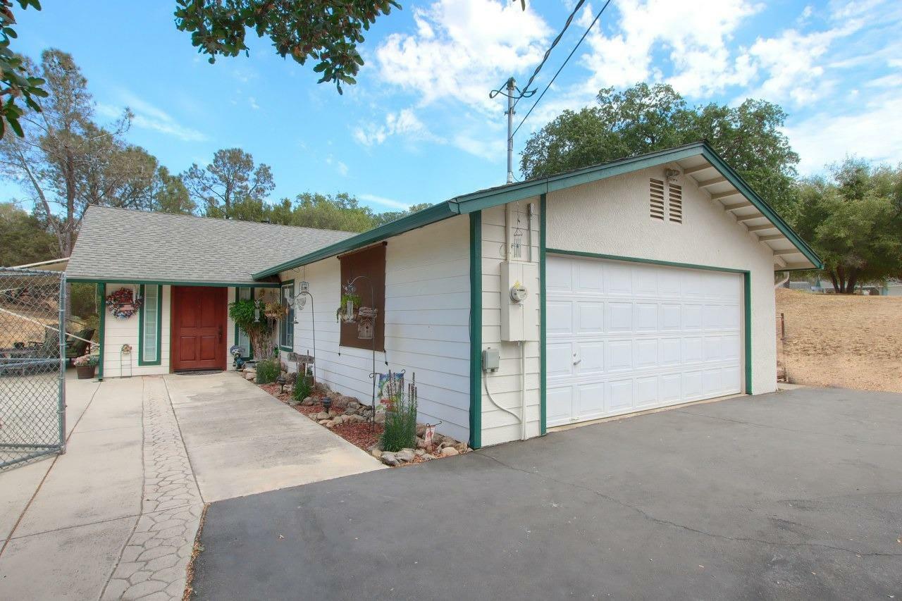 Property Photo:  43381 Running Deer Drive  CA 93614 