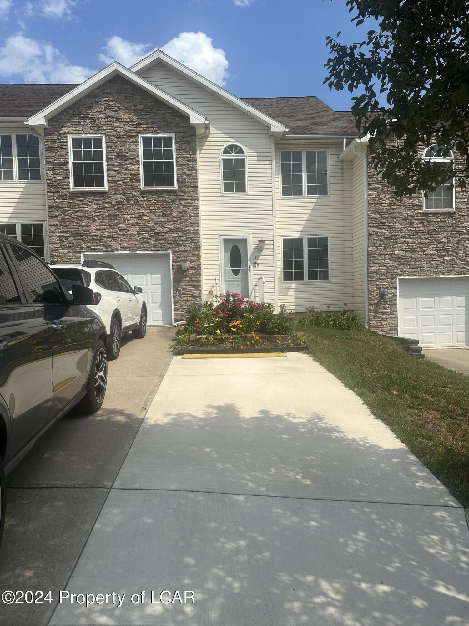 Property Photo: 17 Kyra Way PA 18705