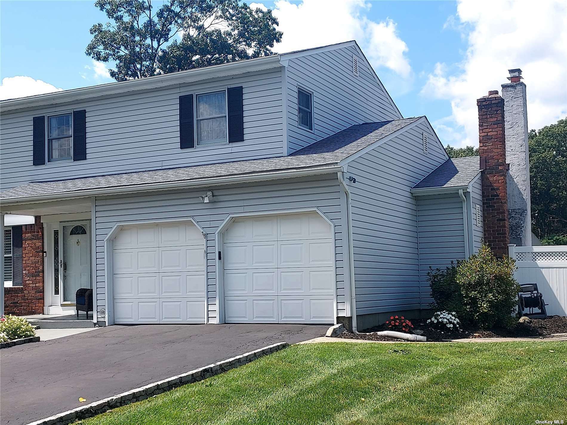 Property Photo:  62 Woodview Lane  NY 11720 