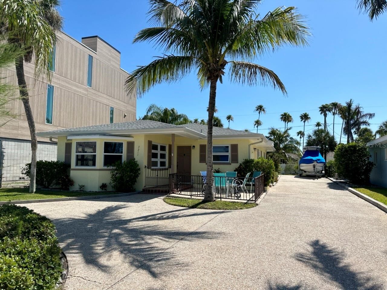 Property Photo: 3211 W Maritana Drive FL 33706