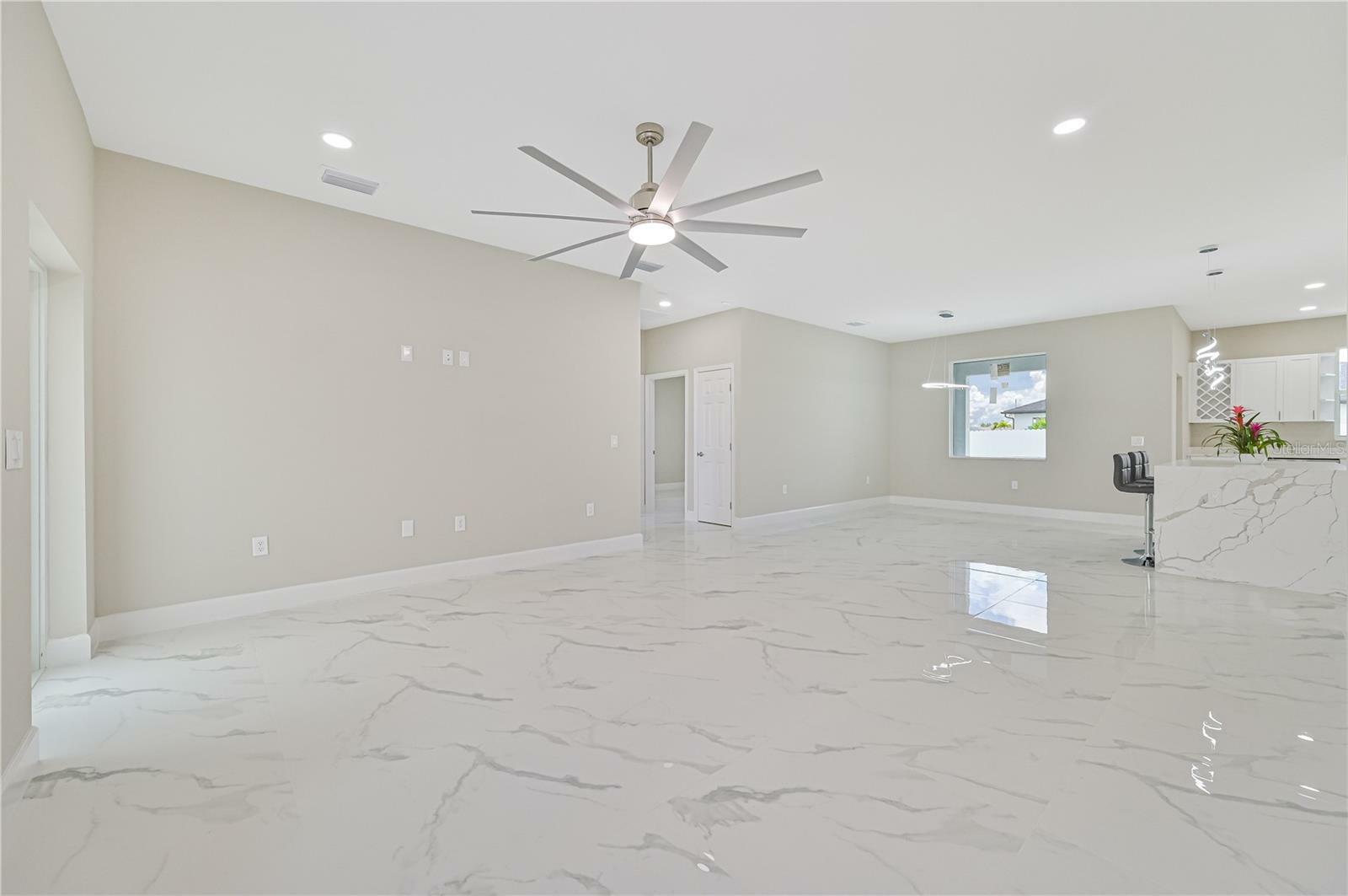 Property Photo:  118 NW 4th Avenue  FL 33993 