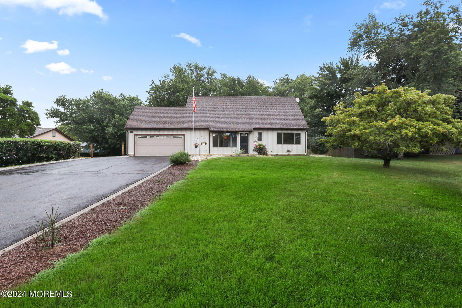 Property Photo:  10 Summit Avenue  NJ 07726 