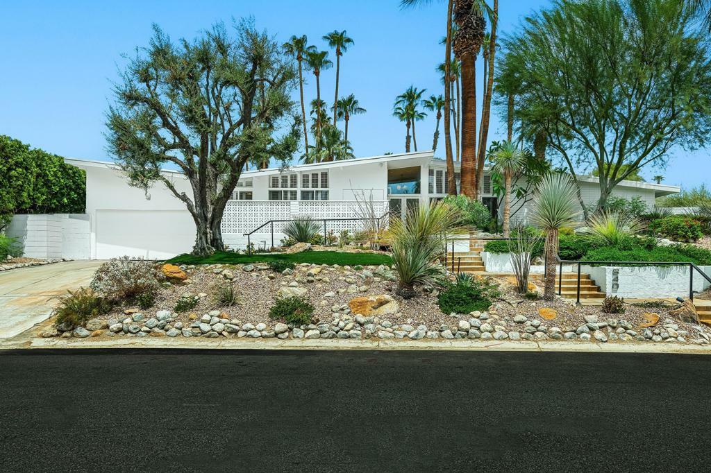 Property Photo:  840 S Via Las Palmas  CA 92262 