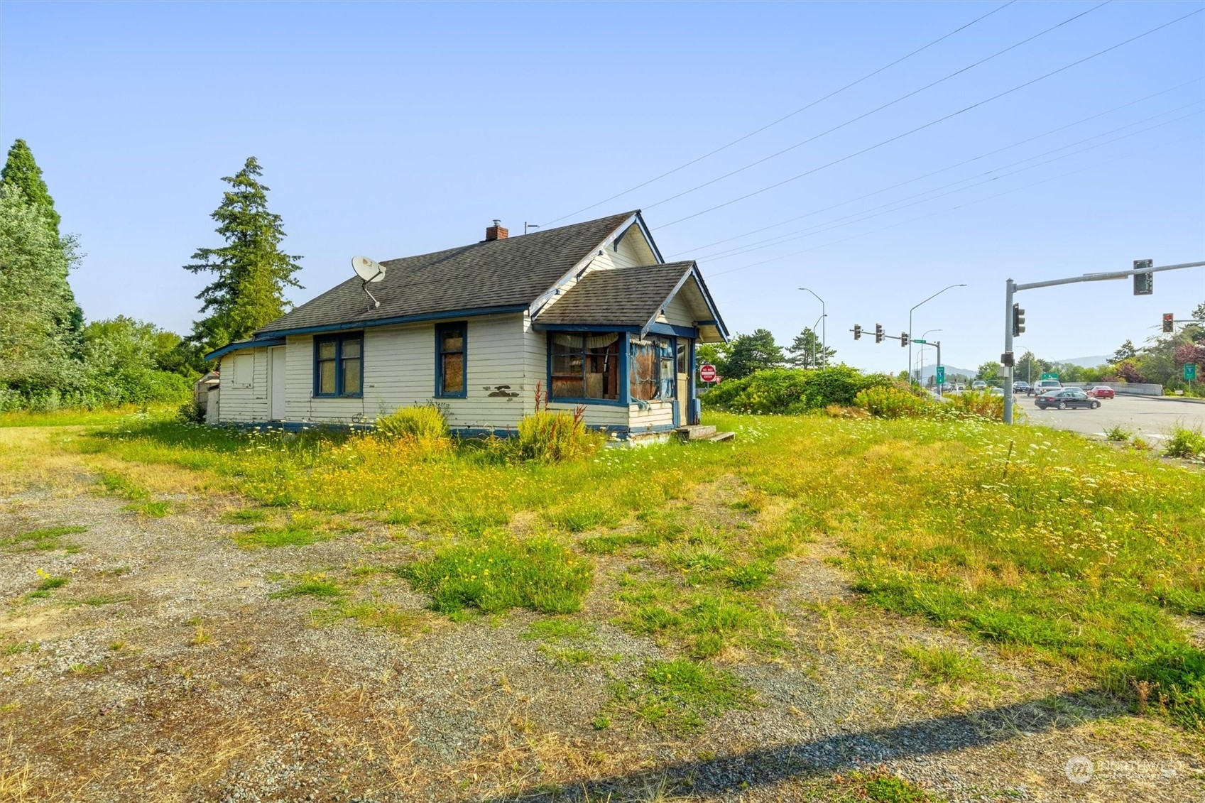 Property Photo:  719 E Sunset Dr  WA 98225 