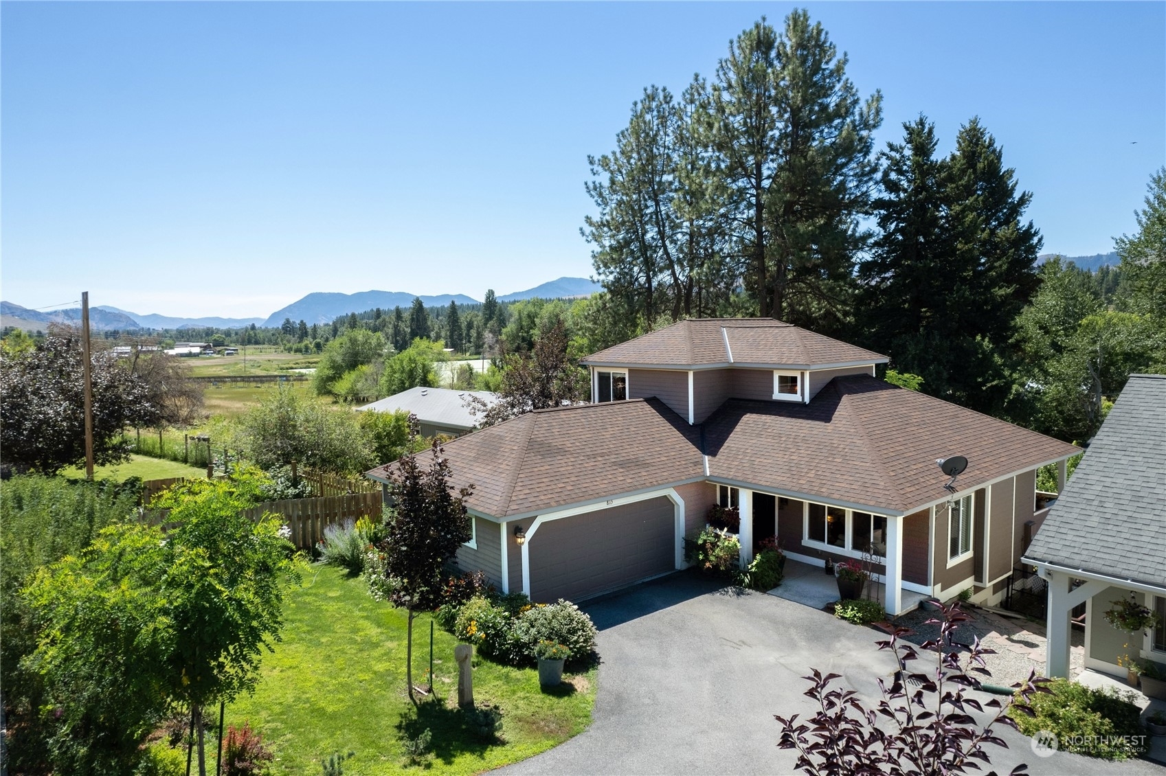 Property Photo:  815 Castle Avenue  WA 98862 