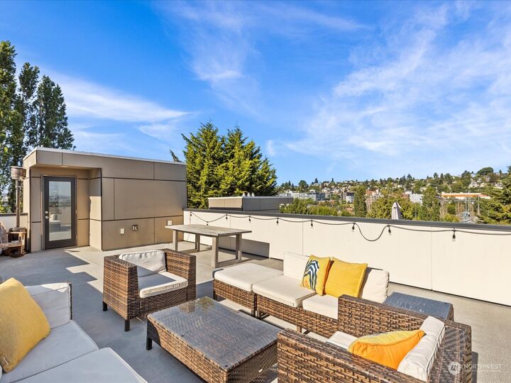 Property Photo:  3016  21st Avenue W  WA 98199 