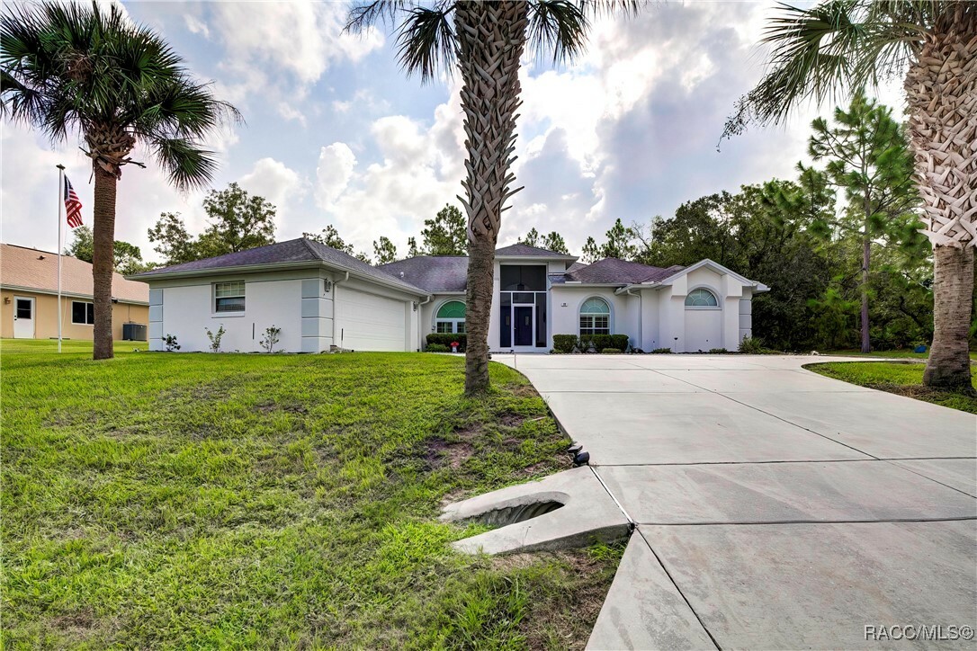 Property Photo:  77 Vinca Street  FL 34446 