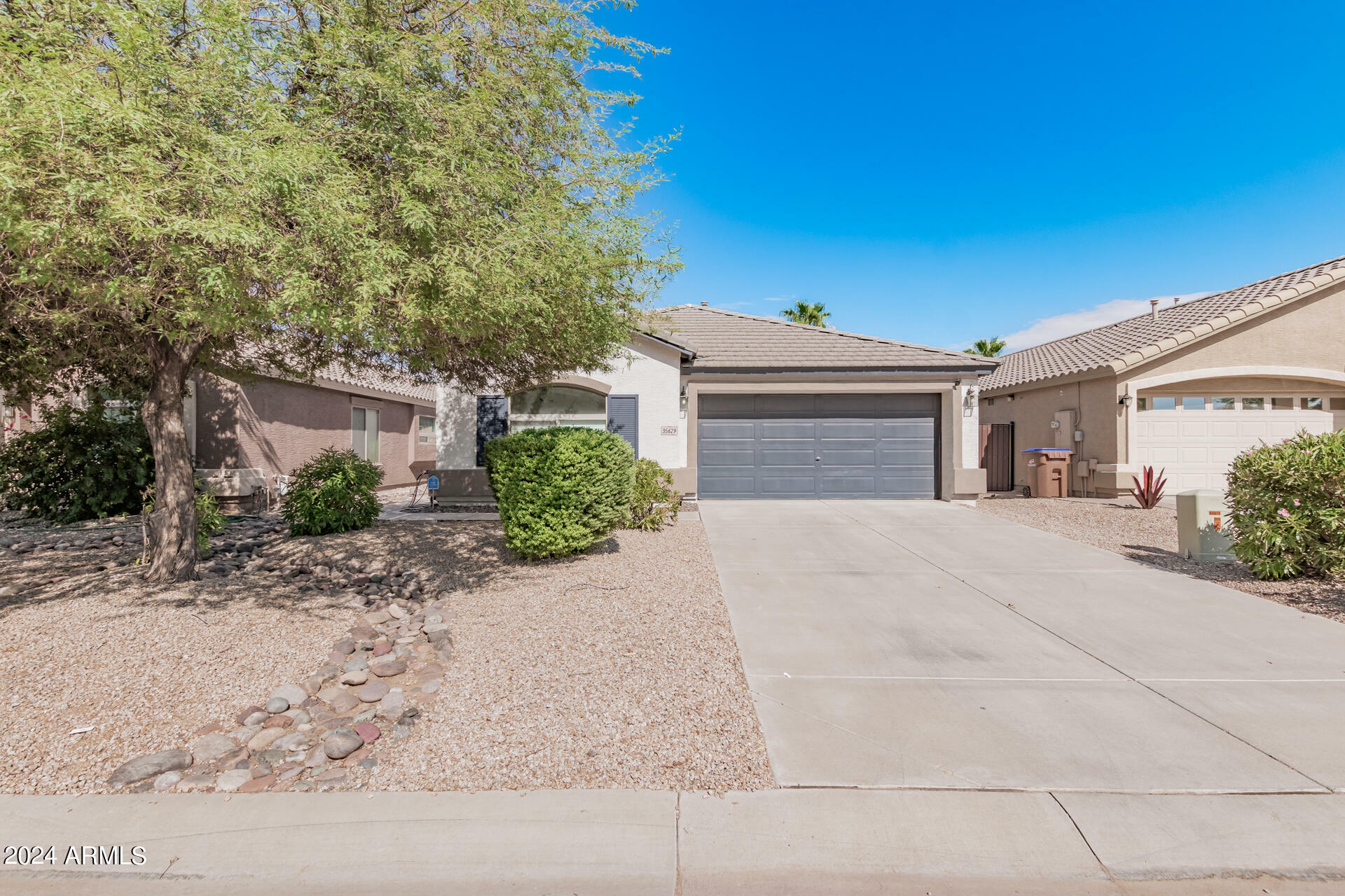 Property Photo:  35629 N Mirandesa Drive  AZ 85143 