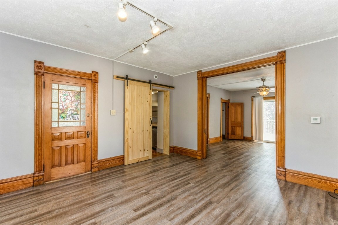 Property Photo:  713 Ronalds Street  IA 52245 