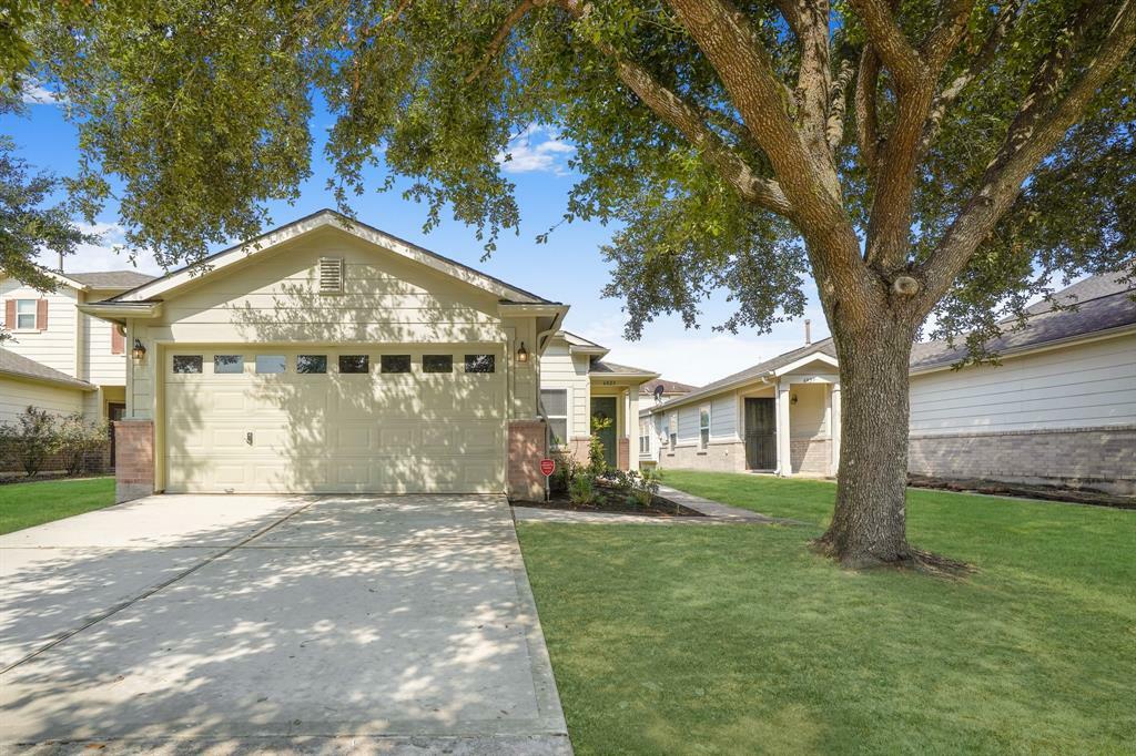 Property Photo: 6823 Rustic Pecan Lane TX 77049