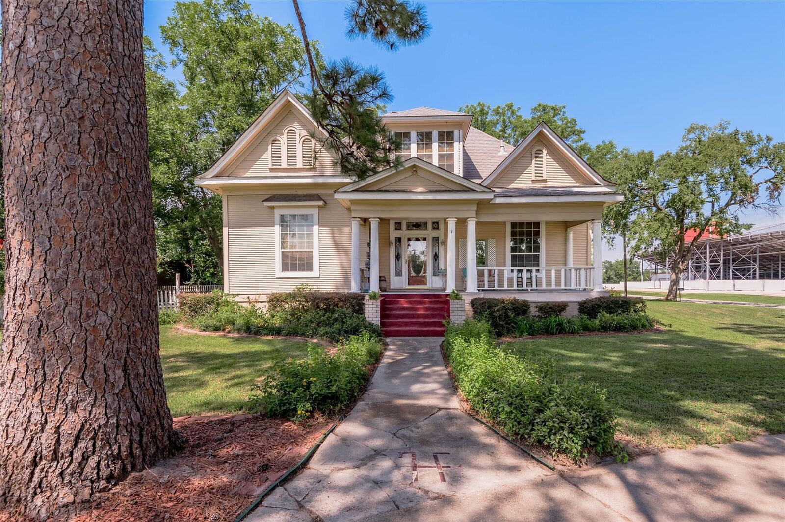 Property Photo: 378 W 4th Street TX 75845