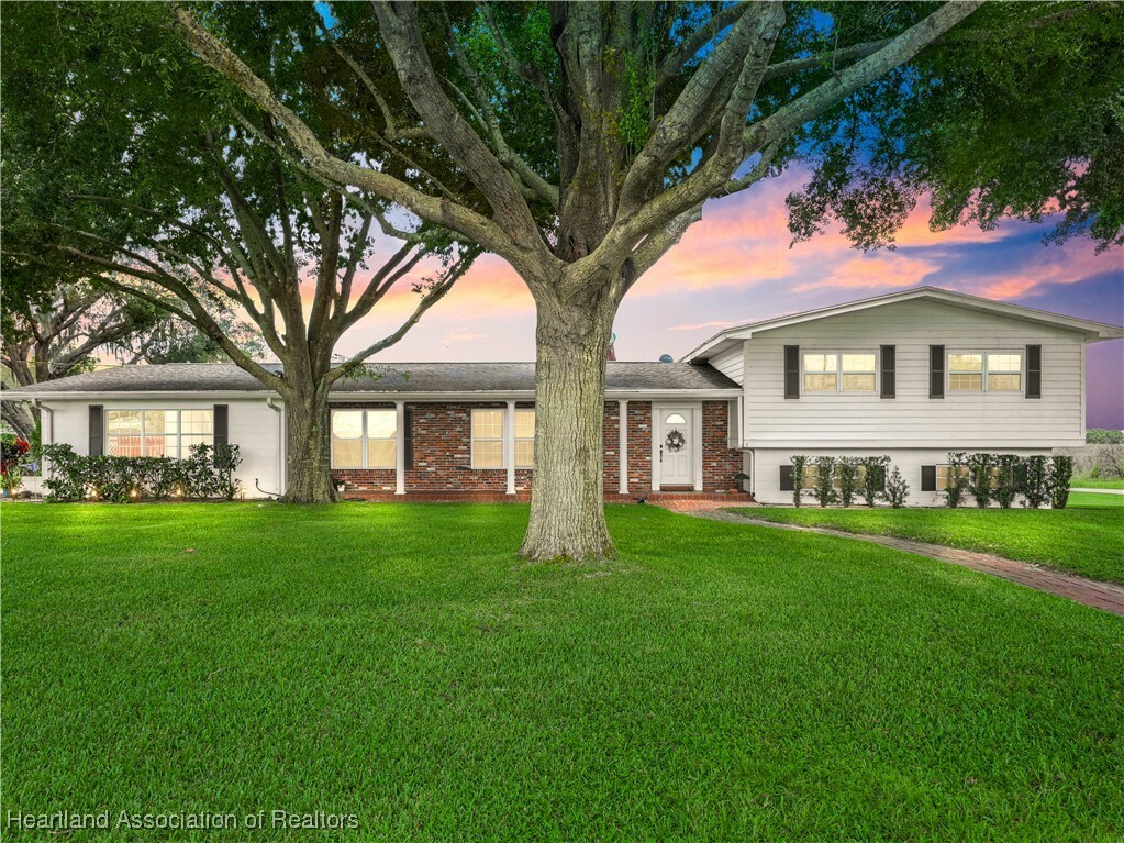 Property Photo:  714 Summit Drive  FL 33870 