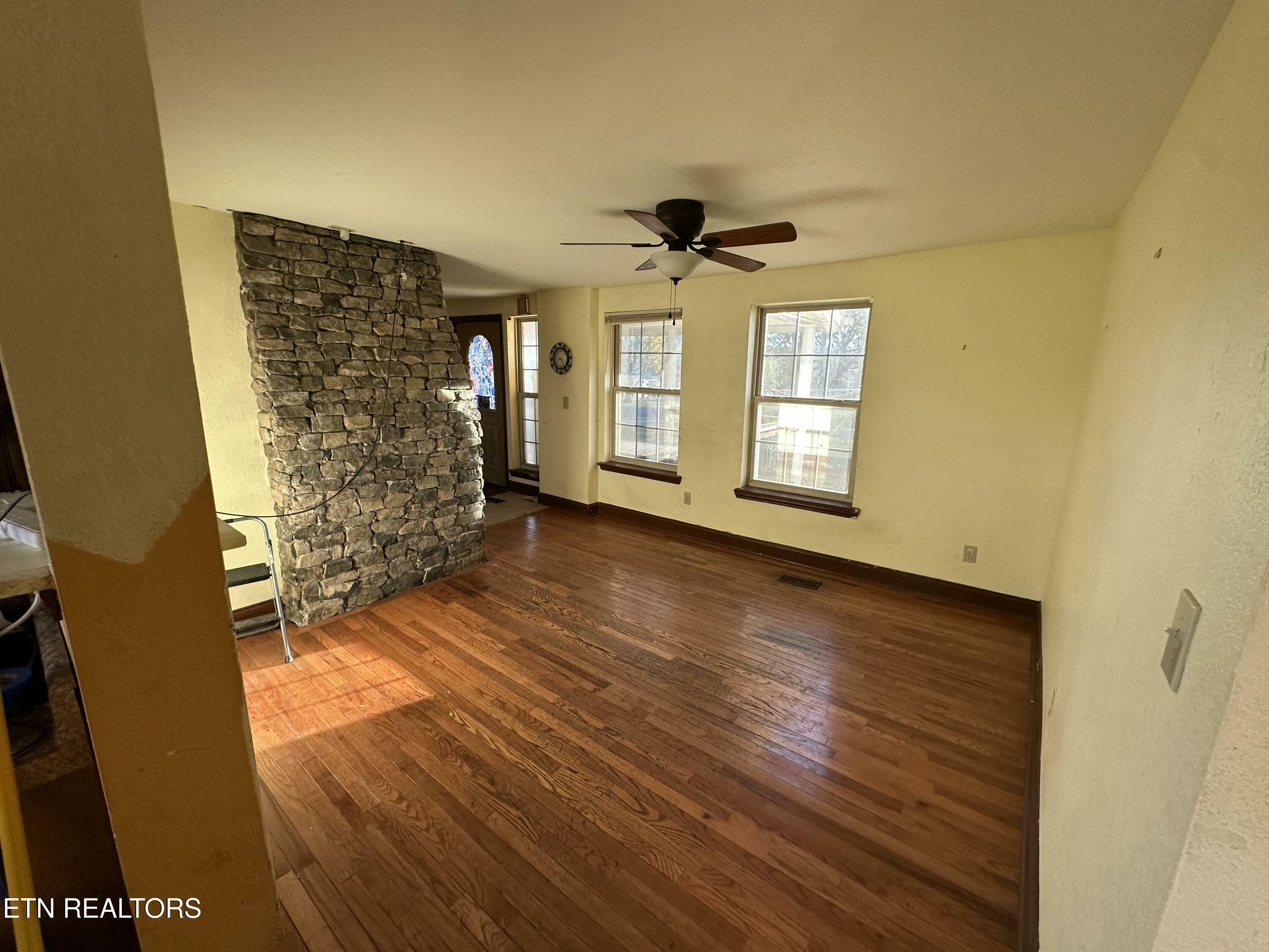 Property Photo:  304 W 2nd Ave  TN 37737 