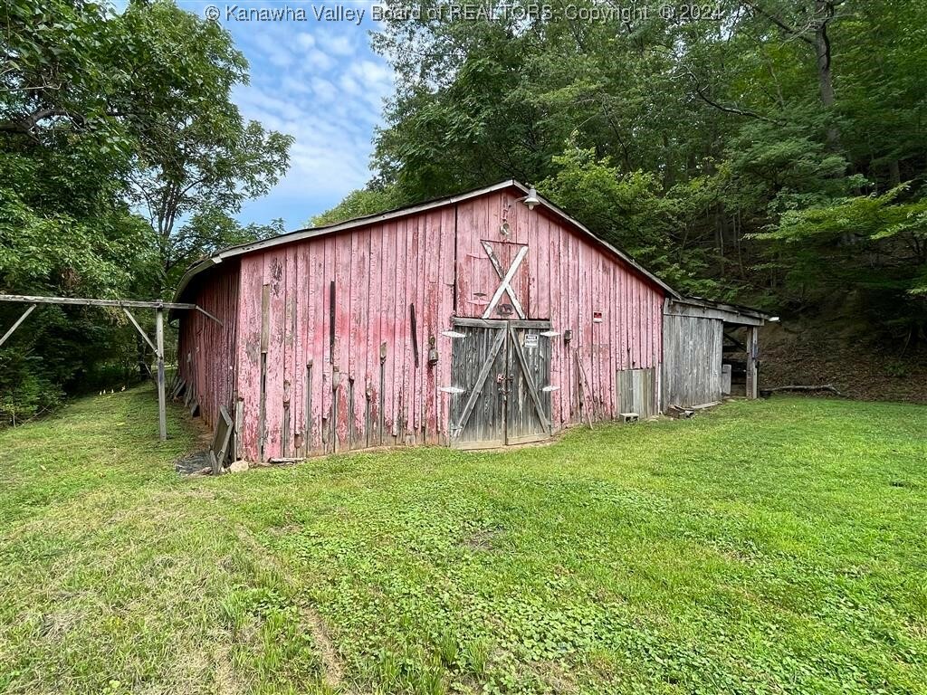 Property Photo:  165 Martin Hollow Road  WV 25024 