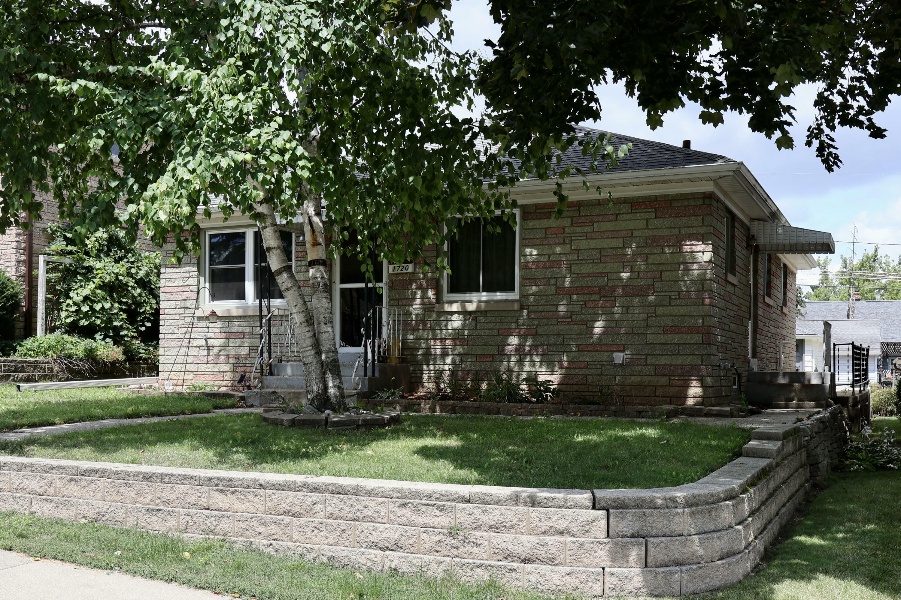 Property Photo:  1720 Monroe Ave  WI 53172 