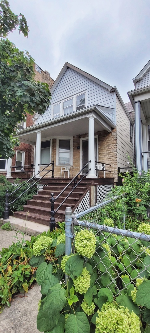 Property Photo:  1463 W Farragut Avenue  IL 60640 