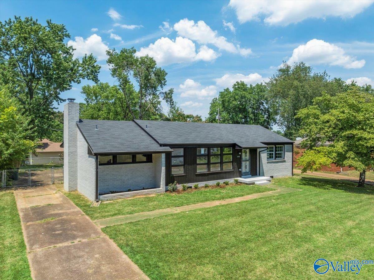 Property Photo:  2112 Wharton Road NW  AL 35810 