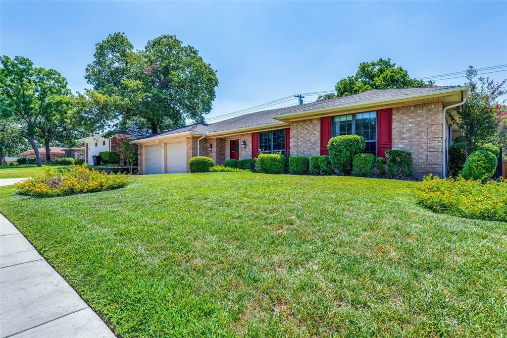 Property Photo:  1620 Post Oak Drive  TX 76021 