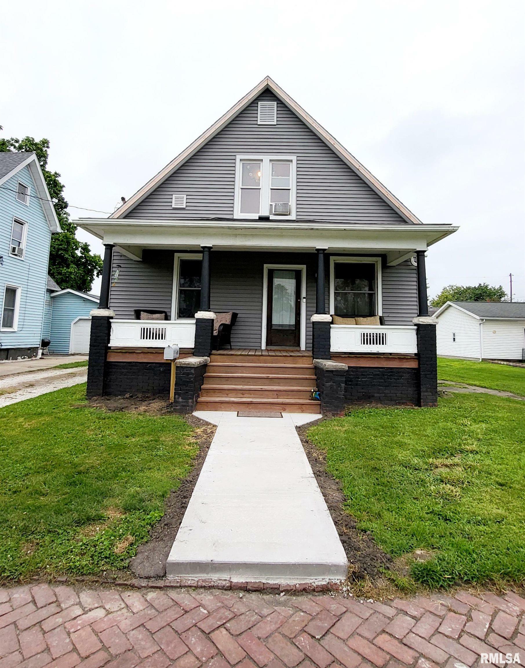 Property Photo:  618 E Locust Street  IL 61520 