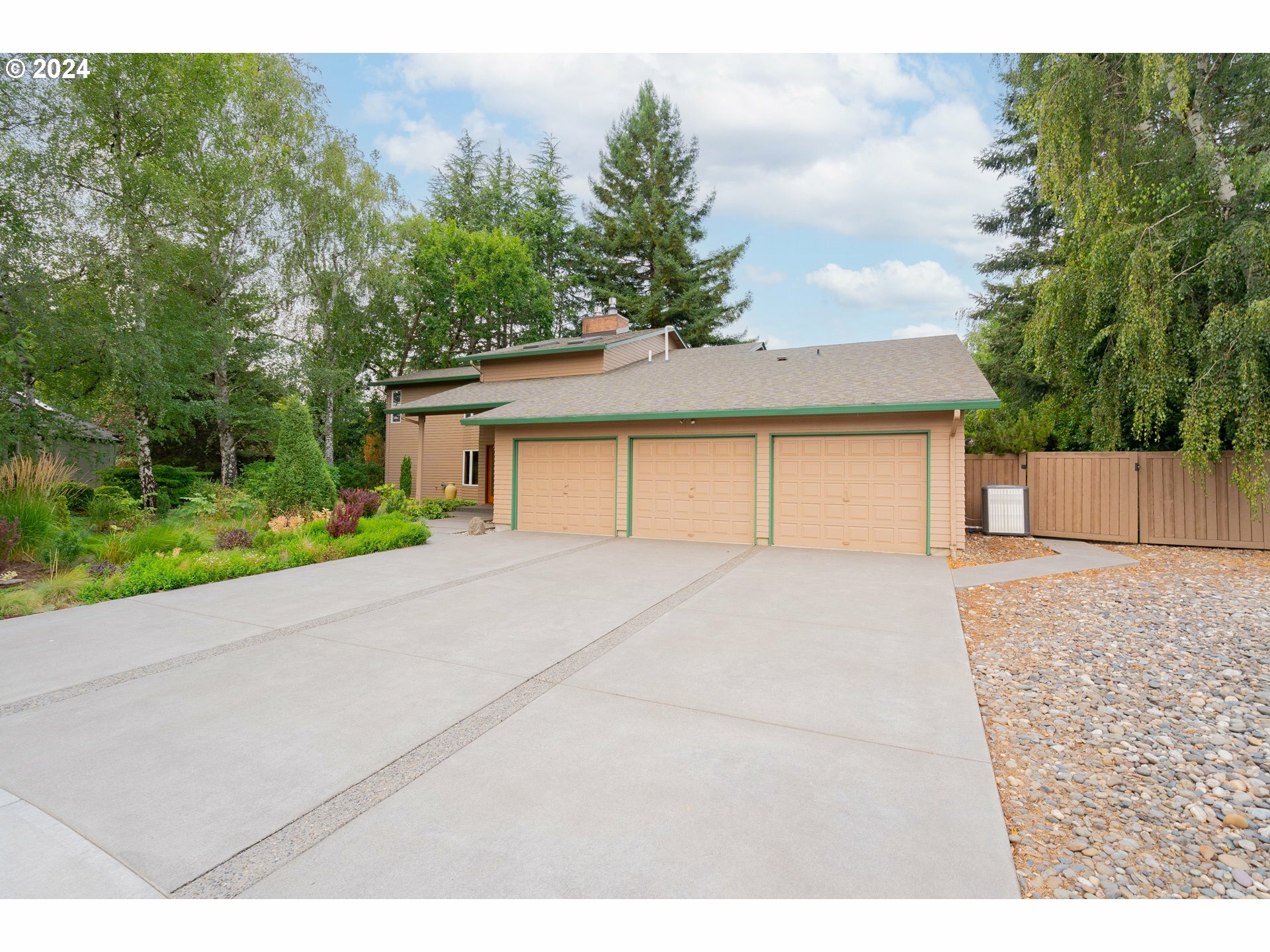 Property Photo:  9214 NW 25th Ave  WA 98665 