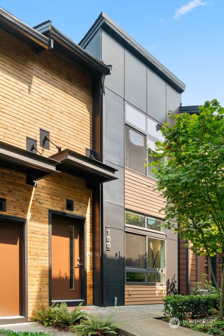 Property Photo: 166 Sky Ridge Walk NW WA 98027