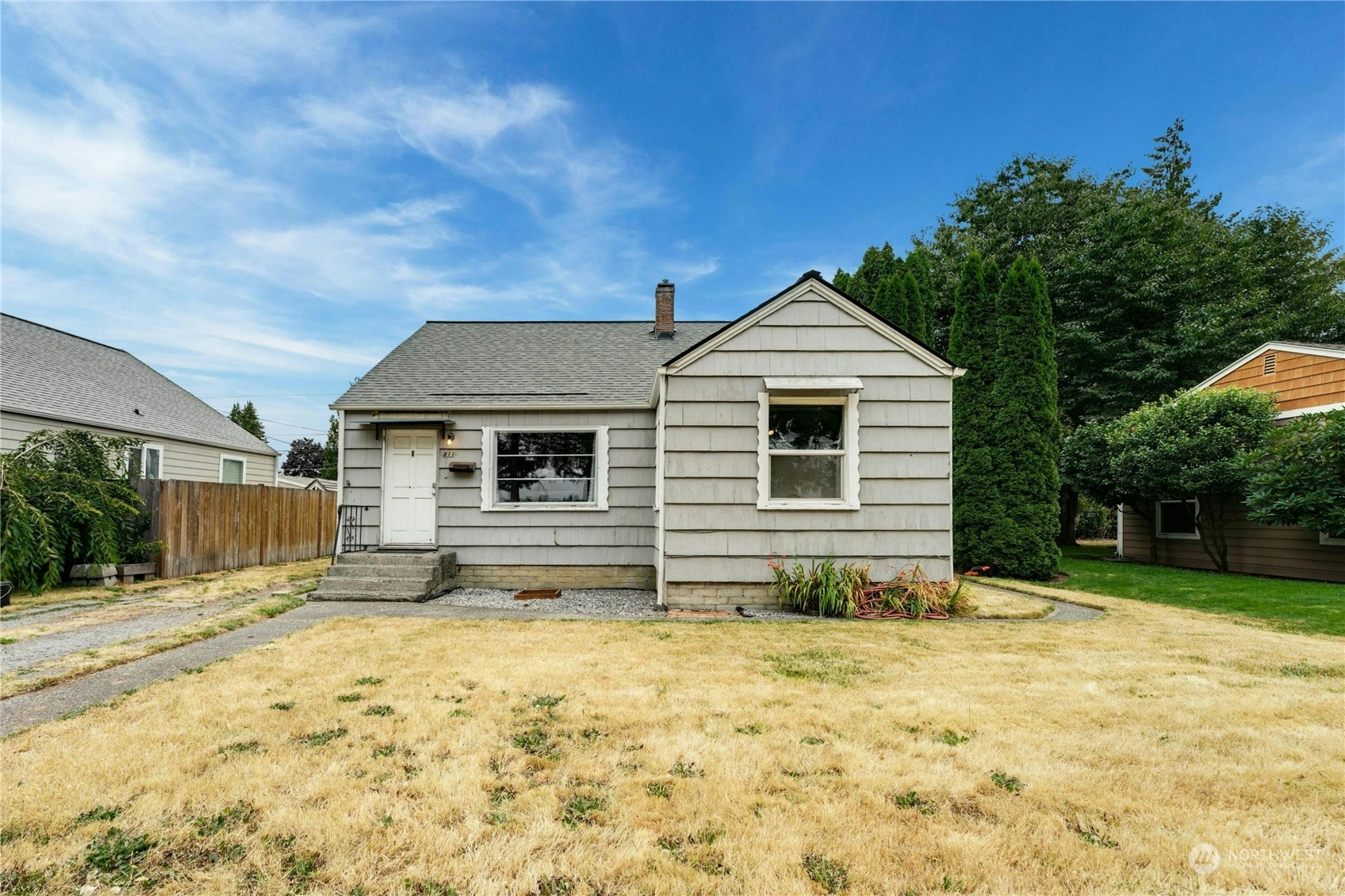 Property Photo:  811 4th Street SE  WA 98372 