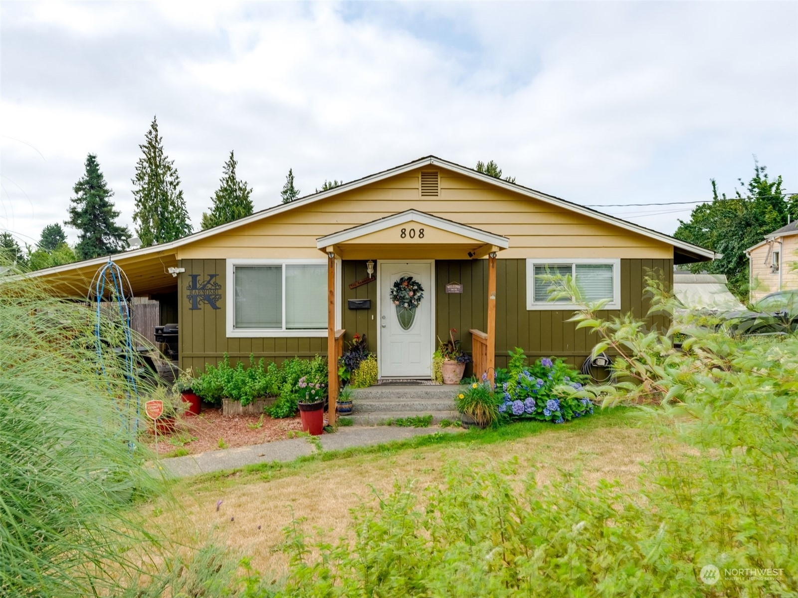 Property Photo:  808 Elizabeth Street  WA 98626 