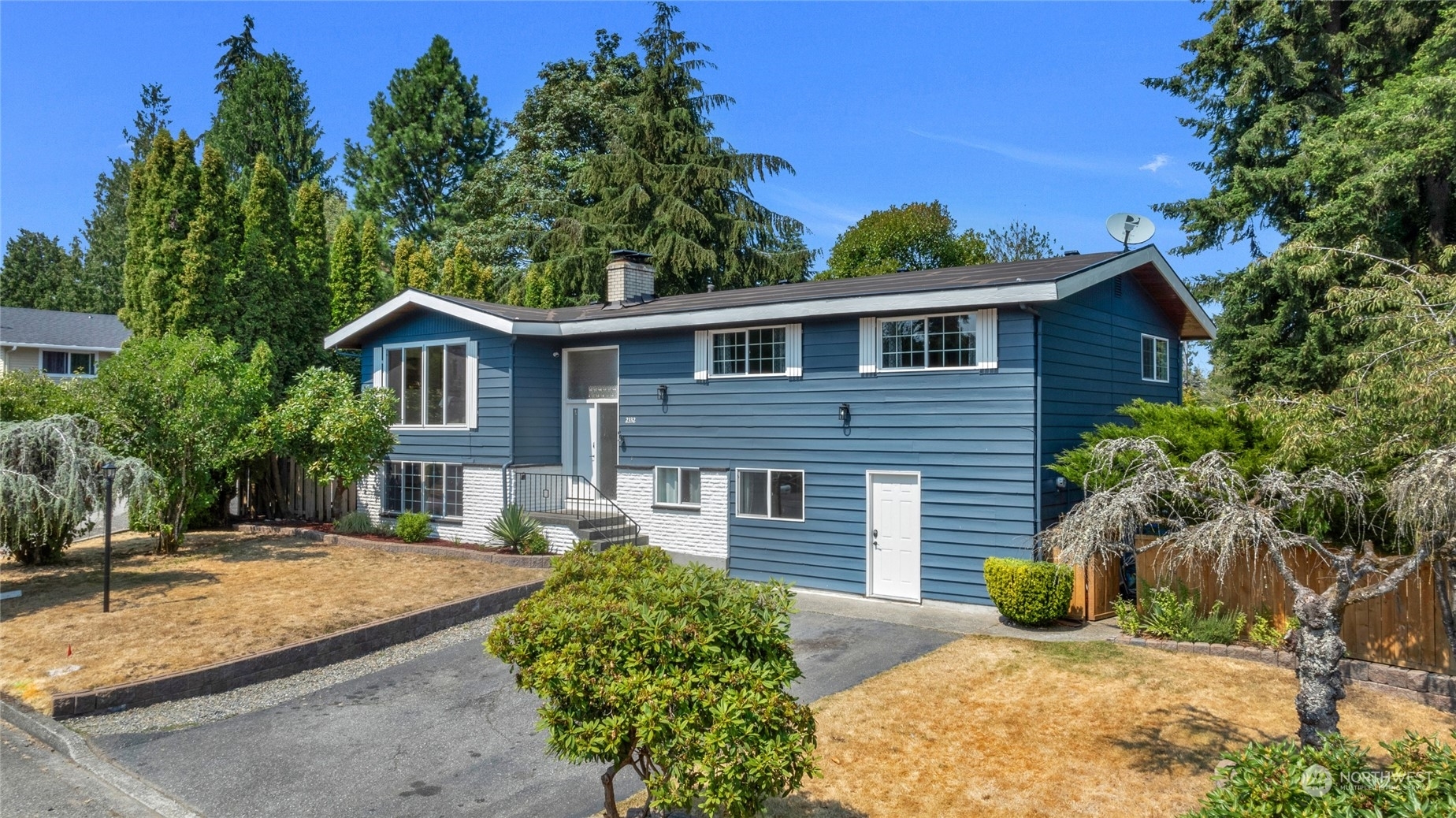 Property Photo:  2332 N 187th Street  WA 98133 