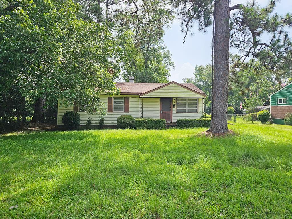 Property Photo:  1402 Estelle St  GA 31705 