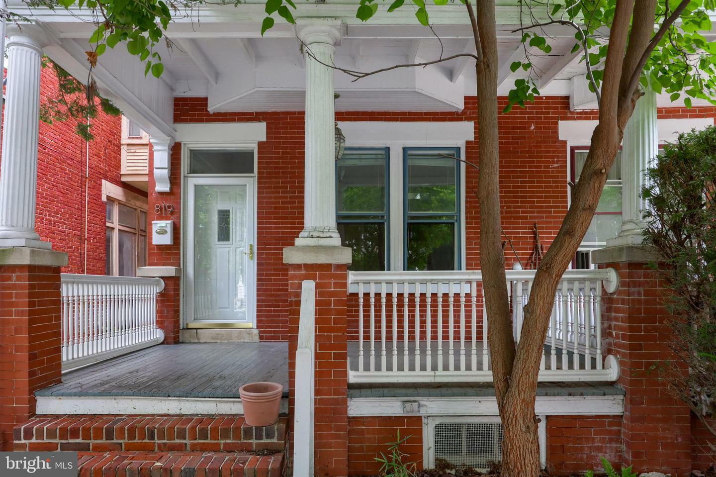 Property Photo:  819 N Duke Street  PA 17602 