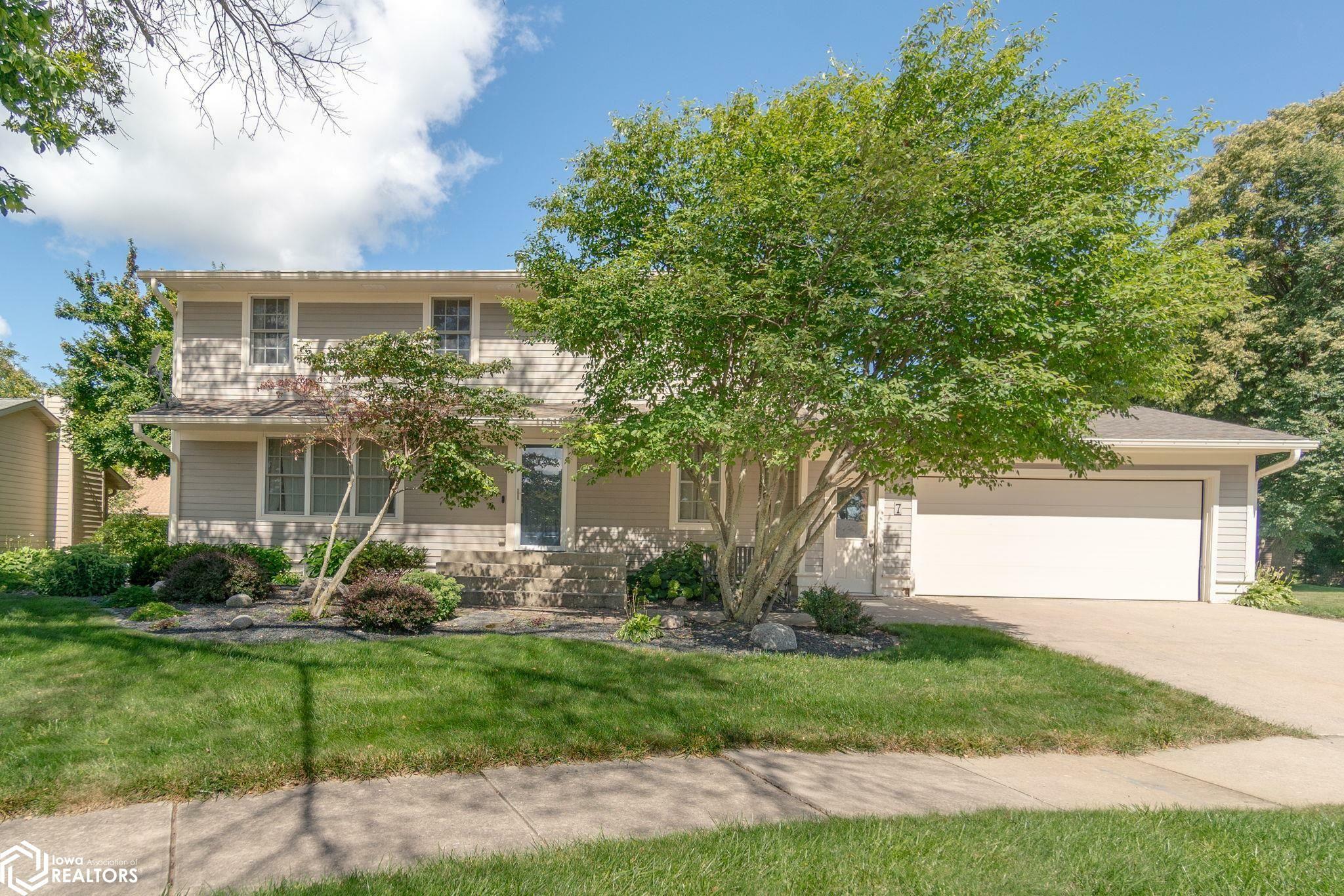 Property Photo:  7 Knollwood Court  IA 50401-4627 