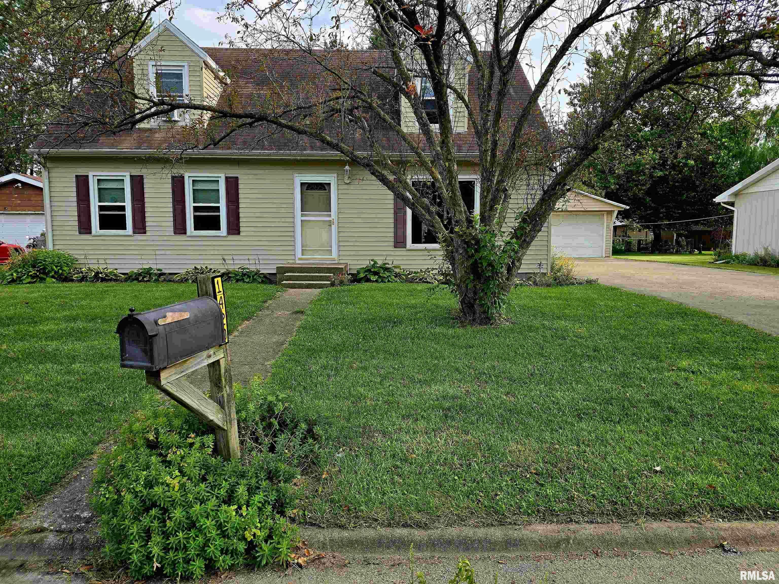 Property Photo:  1420 E Spruce Street  IL 61520 