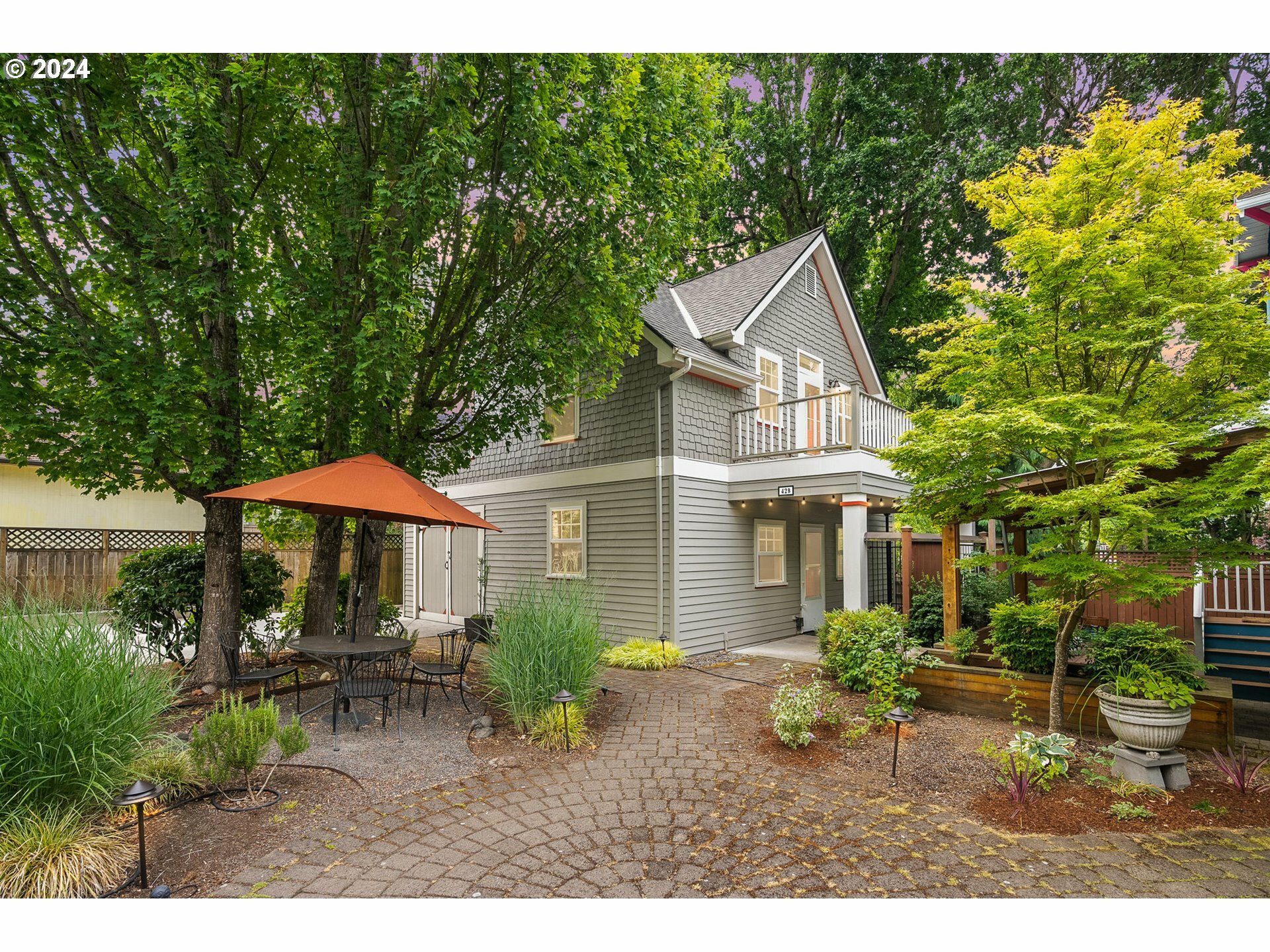 Property Photo: 42 44 NE Graham St OR 97212