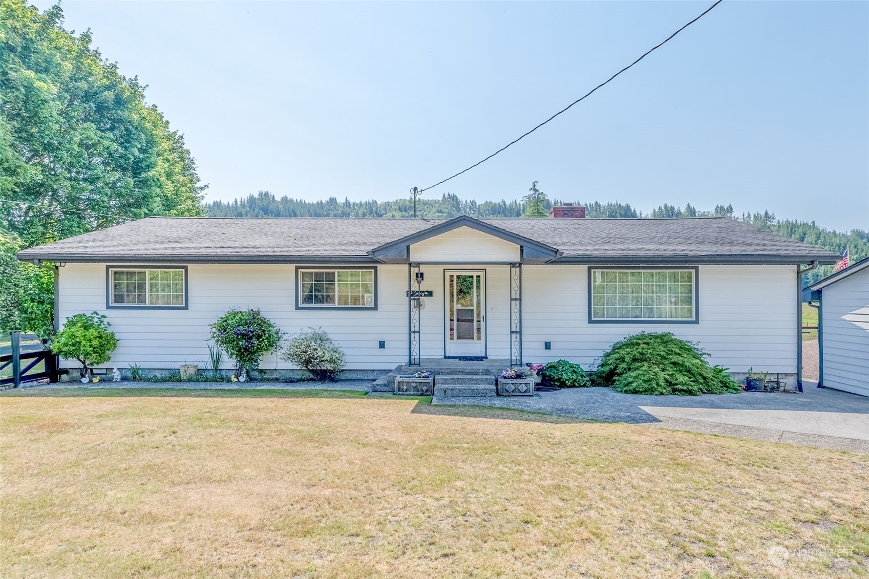 Property Photo:  628 E Valley Road  WA 98647 