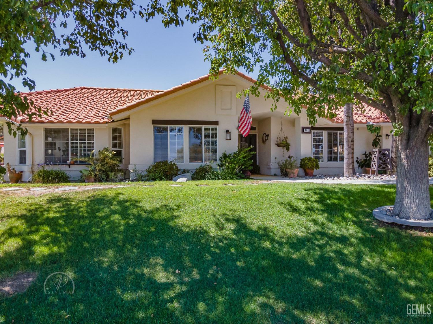 Property Photo:  901 Arroyo Way  CA 93268 