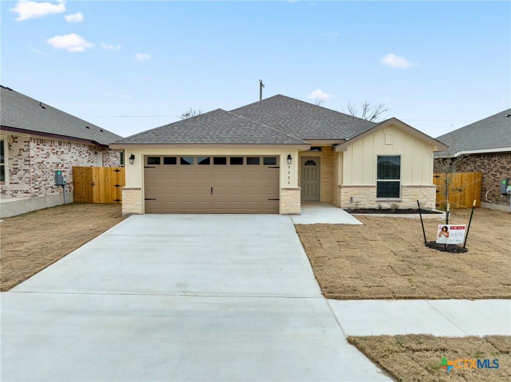 Property Photo: 5202 Rose Garden TX 76542