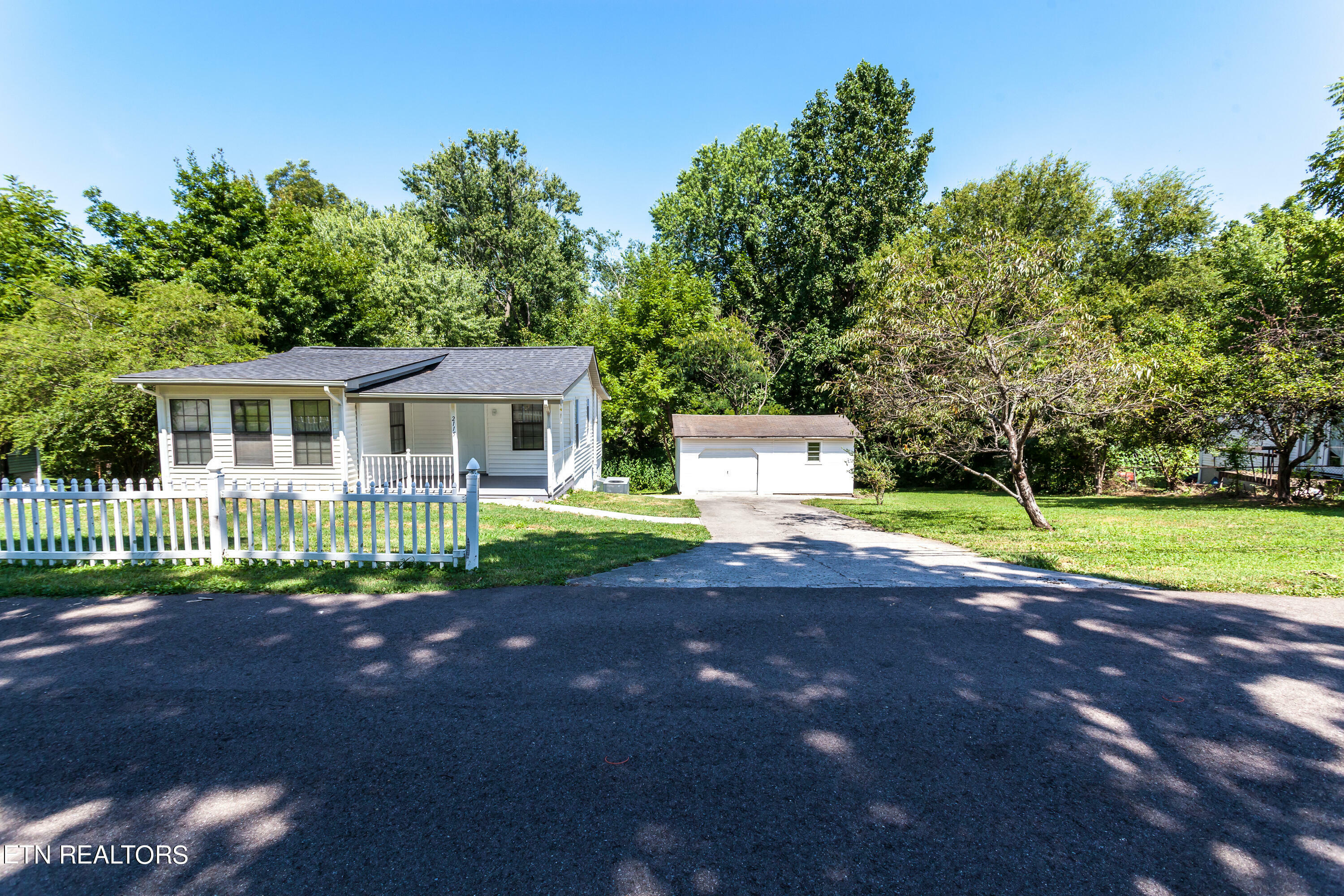 2115 Aster Rd  Knoxville TN 37918 photo