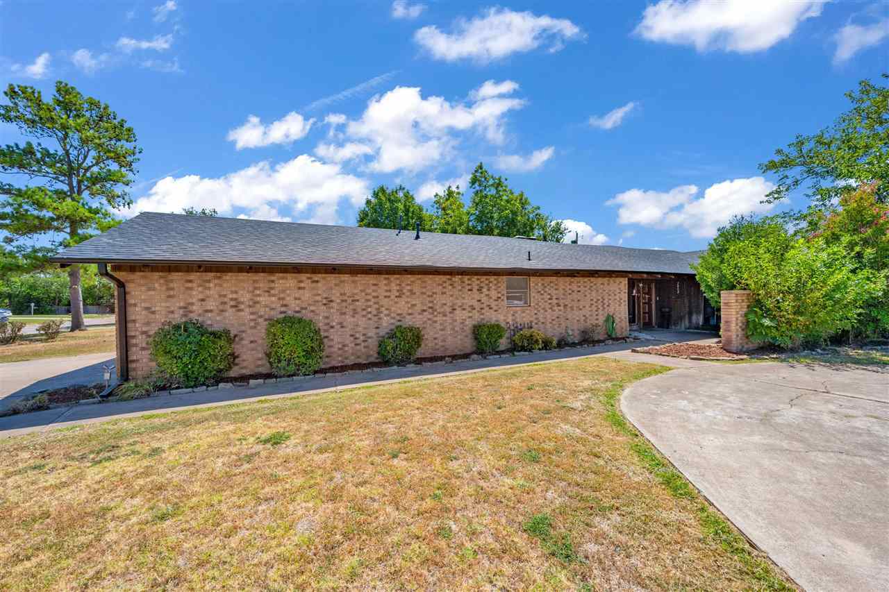 Property Photo:  2802 NW Templeton Terrace  OK 73505 