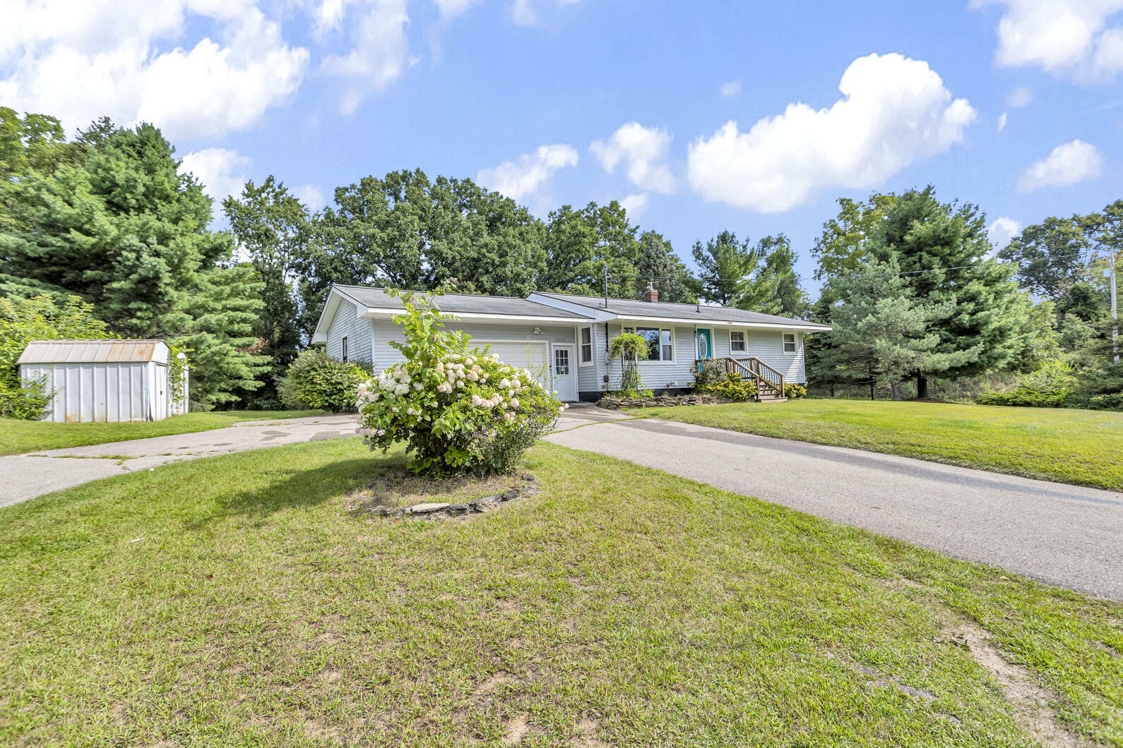 Property Photo:  2490 Roosa Drive  MI 49234 