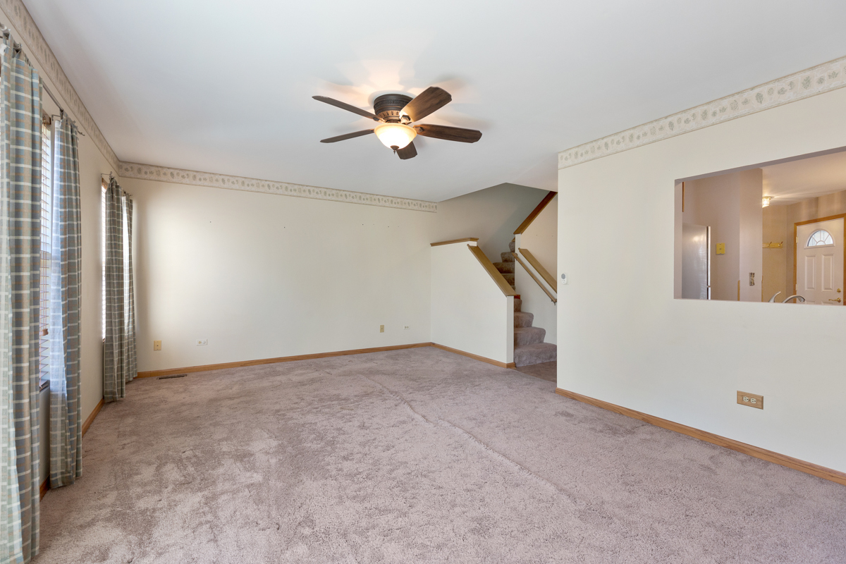 Property Photo:  1005 Briden Drive 1005  IL 60152 