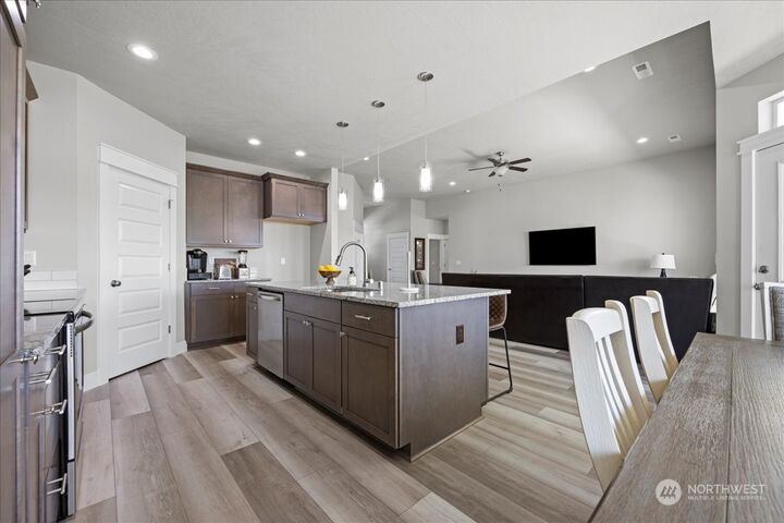 Property Photo:  1401  7th Avenue NE  WA 98848 